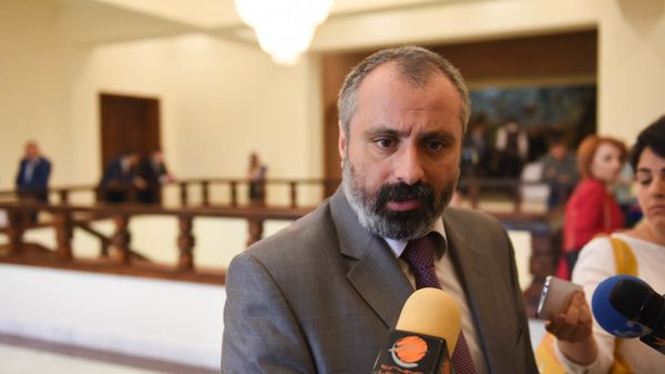 Начальник Главного информуправления Аппарата Президента Карабаха Давид Бабаян во время ежегодного совета попечителей всеармянского фонда Айастан (18 июня 2019). Еревaн - Sputnik Армения