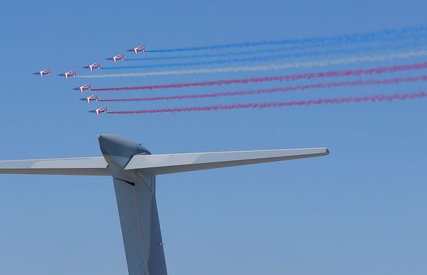 Лёгкие реактивные штурмовики третьего поколения Dassault/Dornier Alpha Jet E-139 выполняют полет на международном аэрокосмическом салоне Paris Air Show 2019 (17 июня 2019). Ле Бурже Лёгкие реактивные штурмовики третьего поколения Dassault/Dornier Alpha Jet E-139 выполняют полет на международном аэрокосмическом салоне Paris Air Show 2019 (17 июня 2019). Ле Бурже - Sputnik Армения