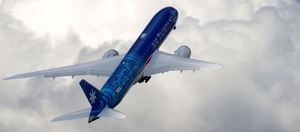 Самолет Air Tahiti Nui Boeing 787-9 Dreamliner N1015 совершает полет на международном аэрокосмическом салоне Paris Air Show (17 июня 2019). Ле Бурже Самолет Air Tahiti Nui Boeing 787-9 Dreamliner N1015 совершает полет на международном аэрокосмическом салоне Paris Air Show (17 июня 2019). Ле Бурже - Sputnik Армения