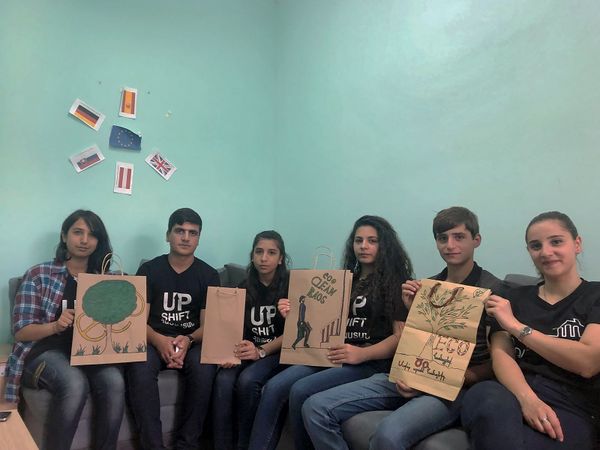 Գյումրու բարբառով տոպրակներ. պատանիները պոլիէթիլենի դեմ պայքարի իրենց տարբերակն են գտել - Sputnik Արմենիա