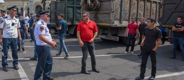Акция протеста сотрудников компаний по экспорту металлолома перед Домом правительства (20 июня 2019). Еревaн Акция протеста сотрудников компаний по экспорту металлолома перед Домом правительства (20 июня 2019). Еревaн - Sputnik Армения