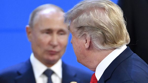 Президенты России и США Владимир Путин и Дональд Трамп перед церемонией фотографирования саммита G20 (30 ноября 2018). Буэнос-Айрес - Sputnik Армения