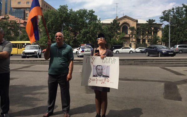 Акция протеста перед зданием Конституционного суда (21 июня 2019). Еревaн Акция протеста перед зданием Конституционного суда (21 июня 2019). Еревaн - Sputnik Армения