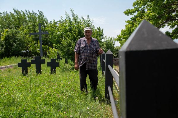 Рыдал, но спасла тутовка: как сын немецкого военнопленного нашел могилу отца в Ереване - Sputnik Армения