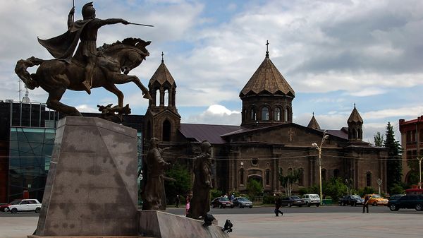 Памятник Вардану Мамиконяну на площади Вардананц, Гюмри - Sputnik Արմենիա