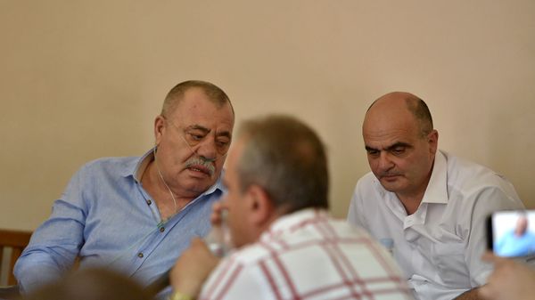 Манвел Григорян и адвокат Левон Багдасарян на судебном заседании по своему делу (25 июня 2019). Еревaн Манвел Григорян и адвокат Левон Багдасарян на судебном заседании по своему делу (25 июня 2019). Еревaн - Sputnik Армения