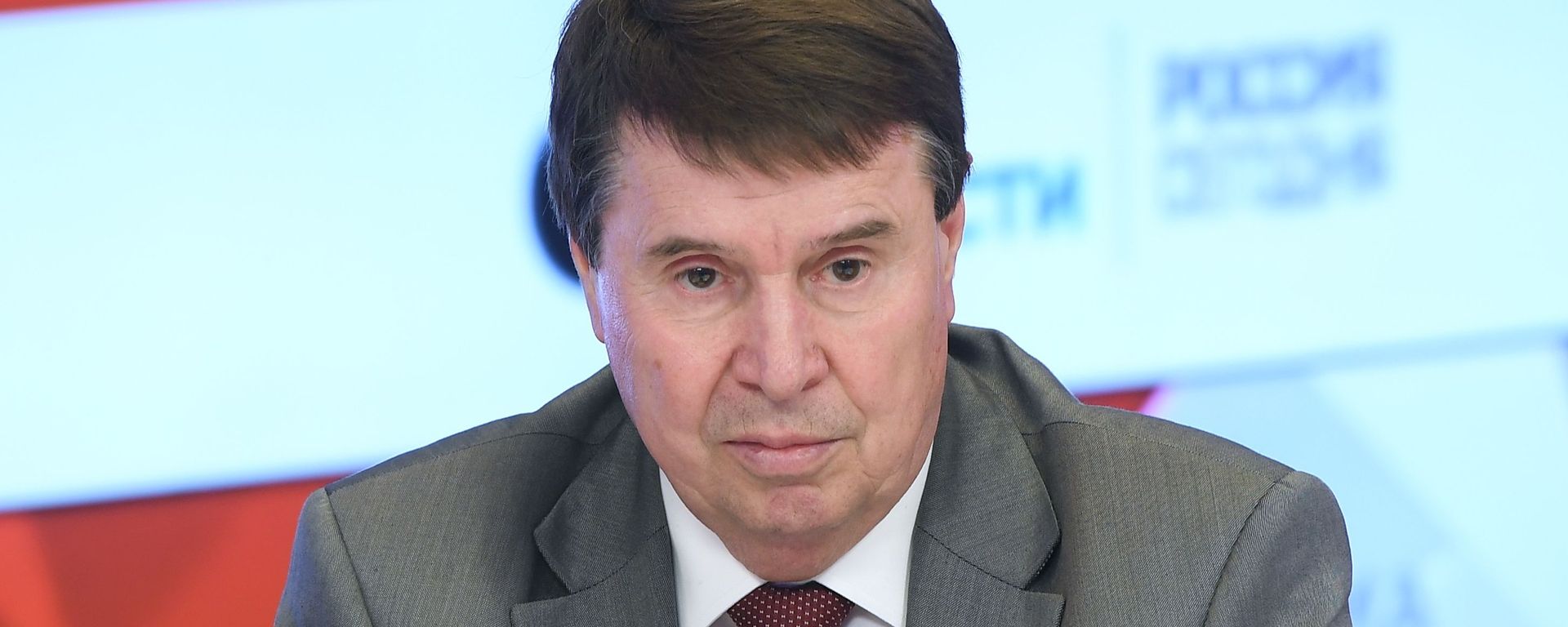 Член Совета Федерации Сергей Цеков во время видеомоста Москвa-Симферополь (11 марта 2019). Москвa - Sputnik Армения, 1920, 18.04.2021