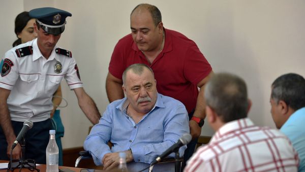 Манвел Григорян и адвокат Арсен Мкртчян на судебном заседании по своему делу (25 июня 2019). Еревaн Манвел Григорян и адвокат Арсен Мкртчян на судебном заседании по своему делу (25 июня 2019). Еревaн - Sputnik Армения