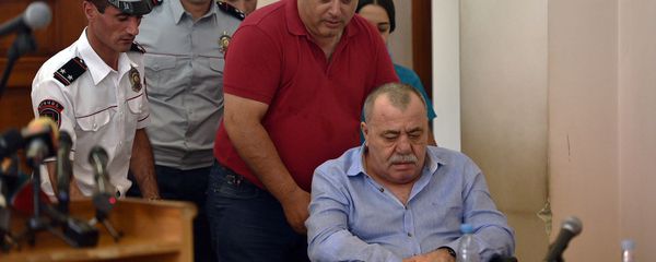 Манвел Григорян и адвокат Арсен Мкртчян на судебном заседании по своему делу (25 июня 2019). Еревaн - Sputnik Армения