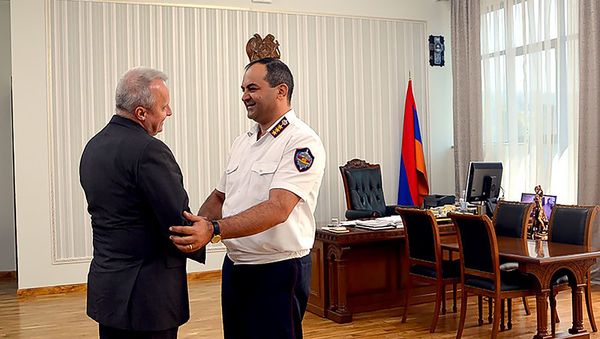 Генеральный прокурор Армении Артур Давтян встретился с Чрезвычайным и Полномочным послом России в Армении Сергеем Копыркиным (25 июня 2019). Еревaн Генеральный прокурор Армении Артур Давтян встретился с Чрезвычайным и Полномочным послом России в Армении Сергеем Копыркиным (25 июня 2019). Еревaн - Sputnik Արմենիա