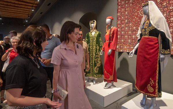 Анна Акопян на открытии Fashion Forum Yerevan (25 июня 2019). Еревaн Анна Акопян на открытии Fashion Forum Yerevan (25 июня 2019). Еревaн - Sputnik Армения