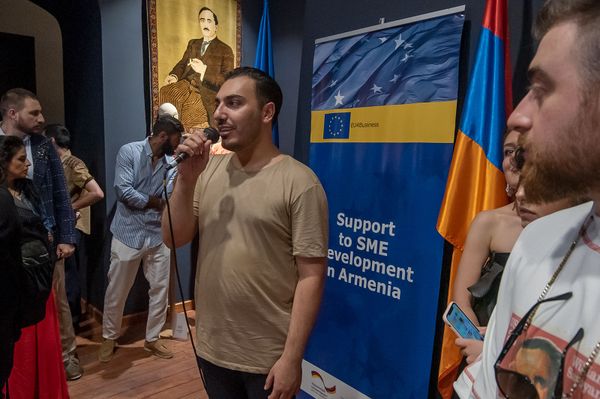 Именная сумочка жены Пашиняна и не только этника - армянские дизайнеры заявляют о себе Именная сумочка жены Пашиняна и не только этника - армянские дизайнеры заявляют о себе - Sputnik Армения