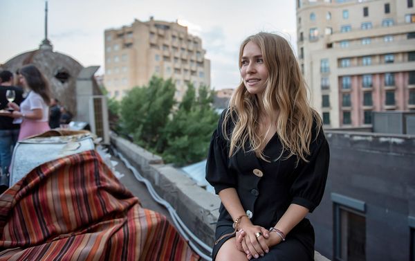 Блогер, журналист Анна Звижинская на открытии Fashion Forum Yerevan (25 июня 2019). Еревaн Блогер, журналист Анна Звижинская на открытии Fashion Forum Yerevan (25 июня 2019). Еревaн - Sputnik Армения
