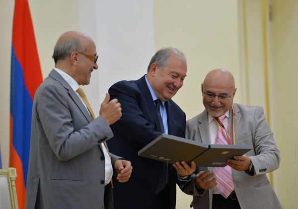 Սև ոտք, վարդագույն կուրծք. չկրկնվող ծալքեր ու շարժումներ ստեղծող Ջորջը Հայաստանում է - Sputnik Արմենիա