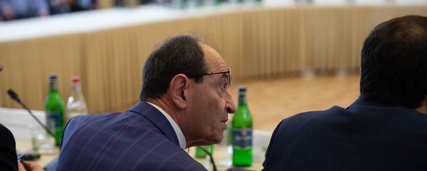 Шаварш Кочарян на десятом заседании межправительственной армяно-грузинской экономической комиссии (27 июня 2019). Еревaн Шаварш Кочарян на десятом заседании межправительственной армяно-грузинской экономической комиссии (27 июня 2019). Еревaн - Sputnik Армения