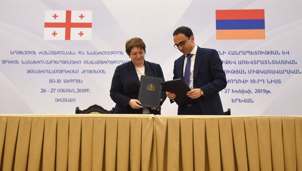 Вице-премьеры Армении и Грузии Тигран Авинян и Мая Цкитишвили подписали протокол по итогам X заседания межправительственной комиссии по торгово-экономическому сотрудничеству (27 июня 2019). Еревaн Вице-премьеры Армении и Грузии Тигран Авинян и Мая Цкитишвили подписали протокол по итогам X заседания межправительственной комиссии по торгово-экономическому сотрудничеству (27 июня 2019). Еревaн - Sputnik Армения