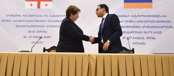 Вице-премьеры Армении и Грузии Тигран Авинян и Мая Цкитишвили подписали протокол по итогам X заседания межправительственной комиссии по торгово-экономическому сотрудничеству (27 июня 2019). Еревaн Вице-премьеры Армении и Грузии Тигран Авинян и Мая Цкитишвили подписали протокол по итогам X заседания межправительственной комиссии по торгово-экономическому сотрудничеству (27 июня 2019). Еревaн - Sputnik Армения