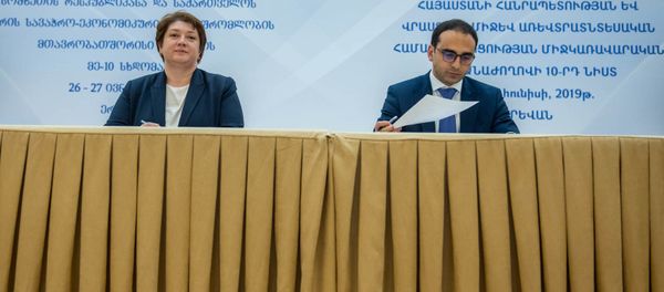 Вице-премьеры Армении и Грузии Тигран Авинян и Мая Цкитишвили подписали протокол по итогам X заседания межправительственной комиссии по торгово-экономическому сотрудничеству (27 июня 2019). Еревaн - Sputnik Армения