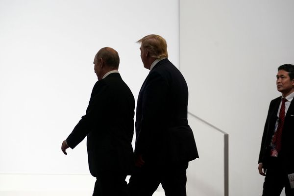 Встреча на ногах президентов России и США Владимира Путина и Дональда Трампа на полях саммита G20 (28 июня 2019). Осака Встреча на ногах президентов России и США Владимира Путина и Дональда Трампа на полях саммита G20 (28 июня 2019). Осака - Sputnik Армения