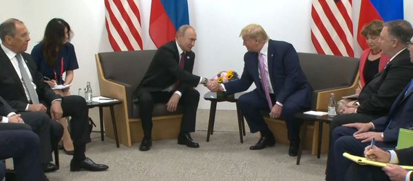 Американский юмор: Не вмешивайтесь в выборы - пошутил Трамп на встрече с Путиным - Sputnik Армения