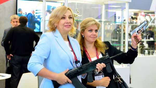 Посетители армянского павильона на форуме Армия-2019 Посетители армянского павильона на форуме Армия-2019 - Sputnik Армения