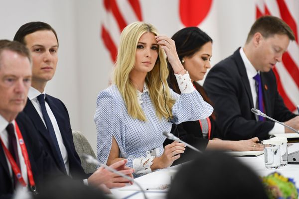 Старший советник президента США Джаред Кушнер и советник президента США Иванка Трамп на двусторонней встрече с премьер-министром Японии Синдзо Абэ на саммите G20 в Осаке Старший советник президента США Джаред Кушнер и советник президента США Иванка Трамп на двусторонней встрече с премьер-министром Японии Синдзо Абэ на саммите G20 в Осаке - Sputnik Армения