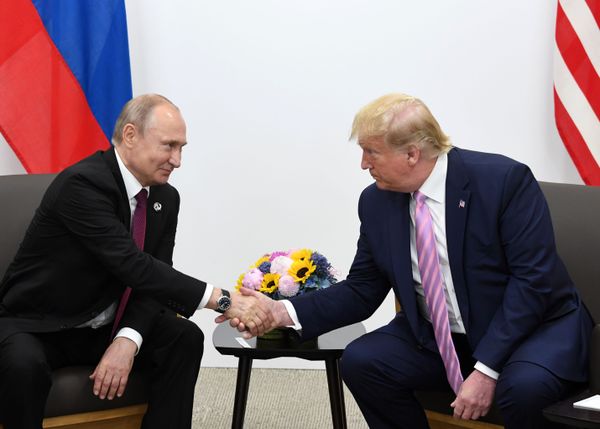 Встреча президентов России и США Владимира Путина и Дональда Трампа на полях саммита G20 (28 июня 2019). Осака Встреча президентов России и США Владимира Путина и Дональда Трампа на полях саммита G20 (28 июня 2019). Осака - Sputnik Армения