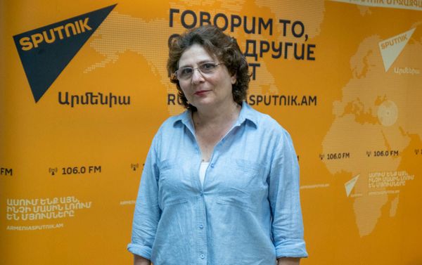 Главный редактор информационно-аналитического центра Ноян Тапан Гаяне Аракелян на модуле SputnikPro в мультимедийном пресс-центре Sputnik Aрмения (29 июня 2019). Еревaн - Sputnik Армения