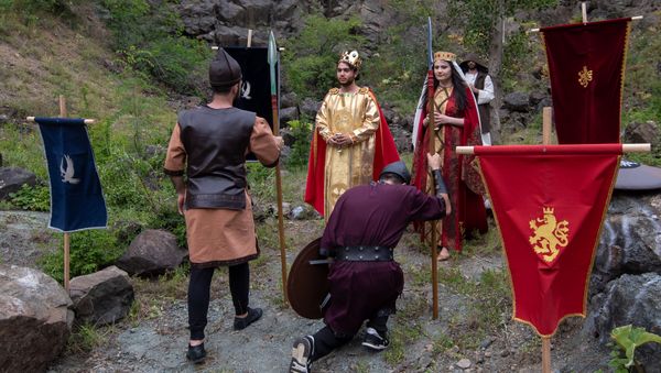 Командиры команд-участниц Исторического Квеста дошли до короля и королевы - Sputnik Արմենիա