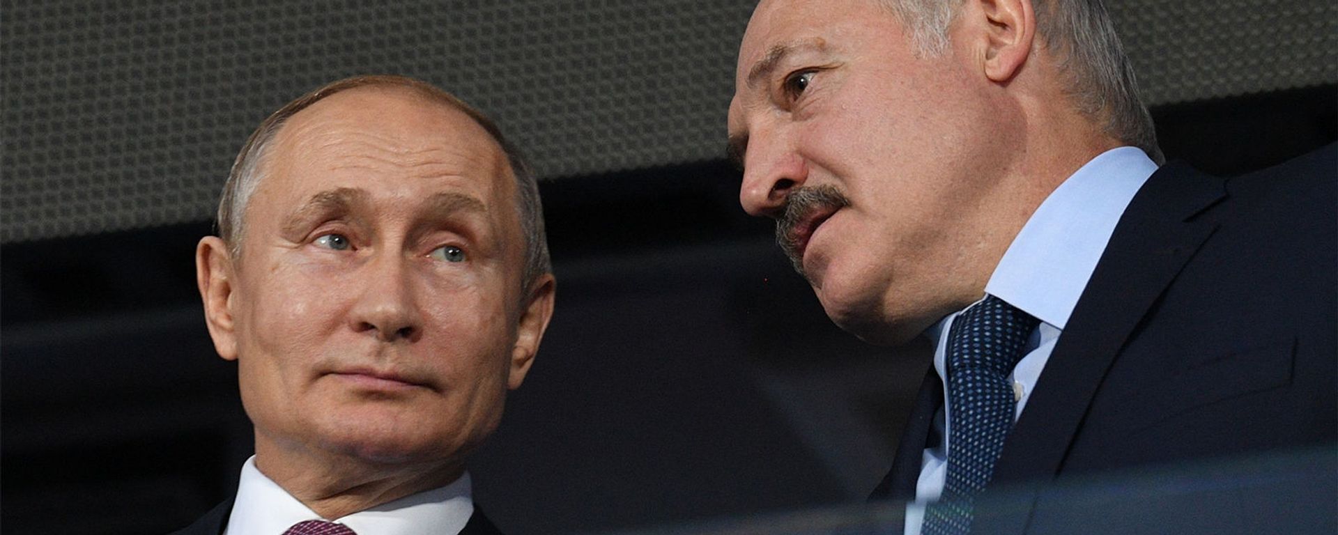 Президенты России и Беларуси Владимир Путин и Александр Лукашенко на торжественной церемонии закрытия Вторых Европейских игр (30 июня 2019). Минск - Sputnik Армения, 1920, 09.09.2021