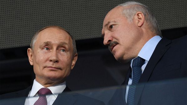 Президенты России и Беларуси Владимир Путин и Александр Лукашенко на торжественной церемонии закрытия Вторых Европейских игр (30 июня 2019). Минск - Sputnik Армения