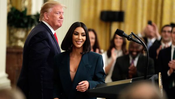 Ким Кардашьян-Уэст и президент США Дональд Трамп на мероприятии о предоставлении второго шанса в Восточной комнате Белого дома (13 июня 2019). Вашингтон Ким Кардашьян-Уэст и президент США Дональд Трамп на мероприятии о предоставлении второго шанса в Восточной комнате Белого дома (13 июня 2019). Вашингтон - Sputnik Армения
