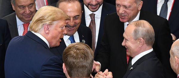 Президенты России, США и Турции, Владимир Путин, Дональд Трамп и Реджеп Тайип Эрдоган, и генсек ООН Антонио Гутерриш в кулуарах саммита G-20 (29 июня 2019). Осака - Sputnik Армения