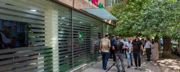 Попытка ограбления букмекерской конторы на улице Закяна (1 июля 2019). Еревaн Попытка ограбления букмекерской конторы на улице Закяна (1 июля 2019). Еревaн - Sputnik Արմենիա