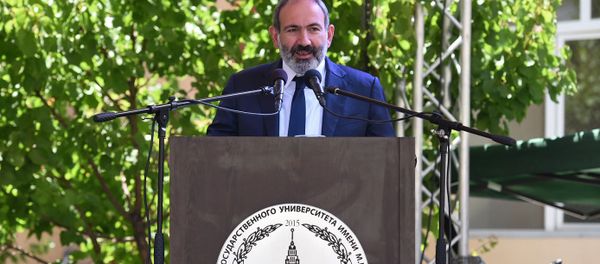 Речь премьер-министра Никола Пашиняна на церемонии вручения дипломов первым выпускникам филиала МГУ в Армении (2 июля 2019). Еревaн - Sputnik Армения
