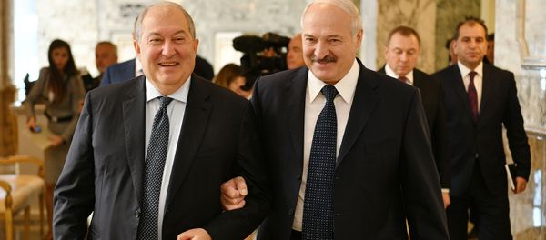 Встреча президентов Армении и Беларуси Армена Саркисяна и Александра Лукашенко (2 июля 2019). Минск Встреча президентов Армении и Беларуси Армена Саркисяна и Александра Лукашенко (2 июля 2019). Минск - Sputnik Армения