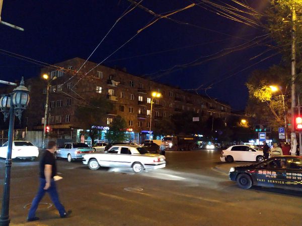 Խոշոր ավտովթար Երևանում. կանգառում կանգնածները հազիվ են փրկվել. լուսանկարներ - Sputnik Արմենիա
