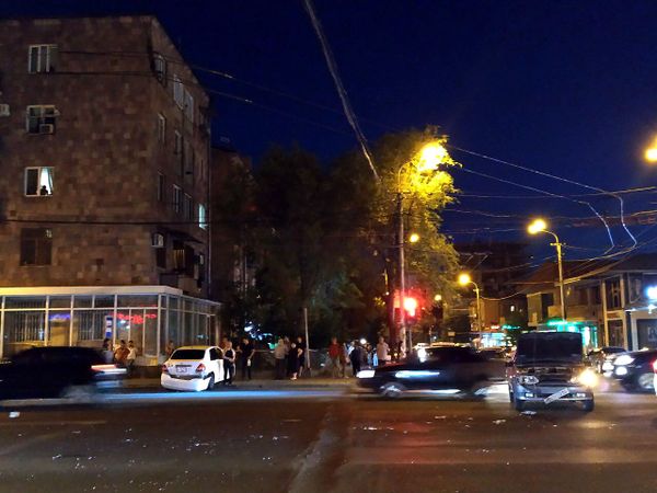 Խոշոր ավտովթար Երևանում. կանգառում կանգնածները հազիվ են փրկվել. լուսանկարներ - Sputnik Արմենիա