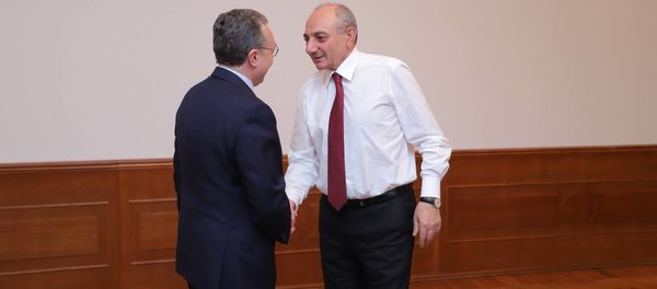 Встреча главы МИД Зограба Мнацаканяна с президентом Карабаха Бако Саакяном (4 июля 2019). Степанакерт Встреча главы МИД Зограба Мнацаканяна с президентом Карабаха Бако Саакяном (4 июля 2019). Степанакерт - Sputnik Армения