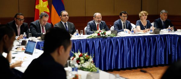 Премьер-министр Никол Пашинян встретился с руководством Торговой палаты Вьетнама и представителями крупного бизнеса (6 июля 2019). Ханой Премьер-министр Никол Пашинян встретился с руководством Торговой палаты Вьетнама и представителями крупного бизнеса (6 июля 2019). Ханой - Sputnik Армения