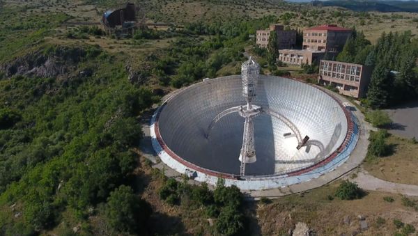 Заброшенный гигантский радиотелескоп советских времён спрятался в горах Армении  - Sputnik Արմենիա