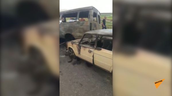 Люди горели, а мы не могли помочь: очевидец рассказал о чудовищном ДТП в Арарате — видео Люди горели, а мы не могли помочь: очевидец рассказал о чудовищном ДТП в Арарате — видео - Sputnik Армения