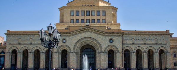 Здание Национальной галереи Армении Здание Национальной галереи Армении - Sputnik Армения