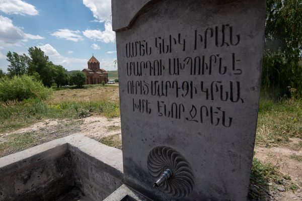 Հեղնար աղբյուրի անմահական ջուրը և Մարմաշենի գաղտնիքները. ինչ են թաքցնում Ախուրյանի ափերը Հեղնար աղբյուրի անմահական ջուրը և Մարմաշենի գաղտնիքները. ինչ են թաքցնում Ախուրյանի ափերը - Sputnik Արմենիա
