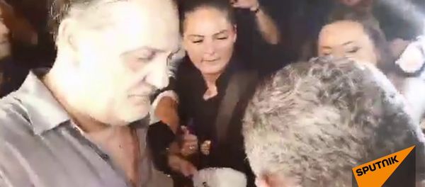 Сотрудник Rustavi2 в знак протеста покинул телеканал Сотрудник Rustavi2 в знак протеста покинул телеканал - Sputnik Армения