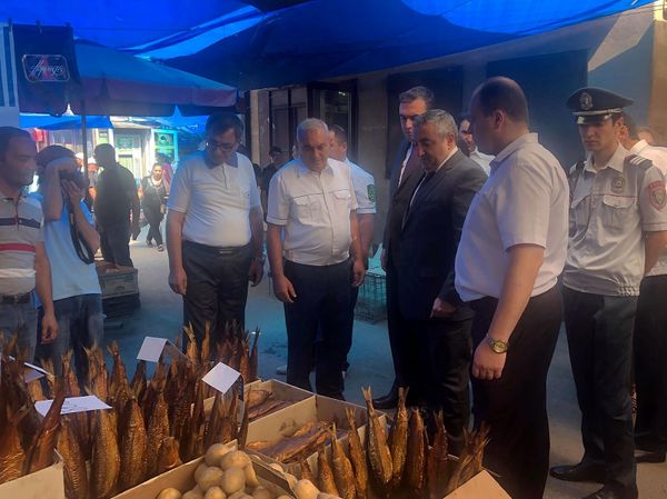 Սարսափելի պայմաններ. ՍԱՊԾ ղեկավարը կասեցրել է Գյումրու մսամթերքի կետերի աշխատանքը - Sputnik Արմենիա