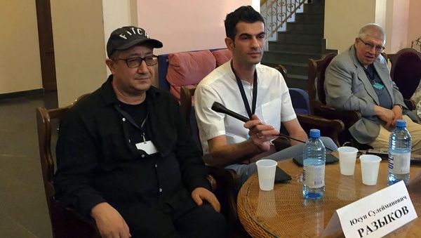 Режиссер фильма Танец с саблями Юсуп Разыков на открытии программы Форум ко-продукции стран СНГ в рамках кинофестиваля Золотой Абрикос (9 июля 2019). Гюмри - Sputnik Армения