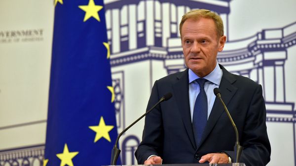 Председатель Европейского совета Дональд Туск на встрече с премьер-министром Армении Никoлом Пaшиняном (10 июля 2019). Еревaн - Sputnik Армения