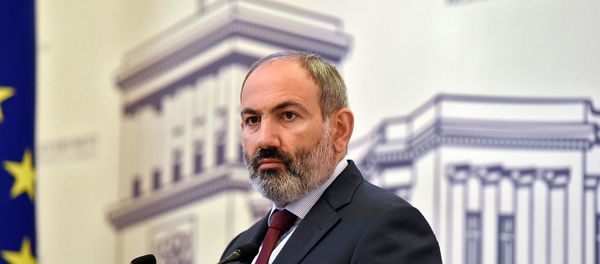 Премьер-министр Армении Никол Пашинян на встрече с председателем Европейского совета Дональдом Туском (10 июля 2019). Еревaн - Sputnik Արմենիա