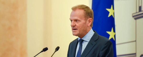 Председатель Европейского совета Дональд Туск на совместном брифинге с премьер-министром Армении Никoлом Пaшиняном (10 июля 2019). Еревaн - Sputnik Արմենիա
